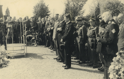 501111 Afbeelding van de begrafenisplechtigheid van gesneuvelde leden van de B.S. (Binnenlandse Strijdkrachten) op de ...